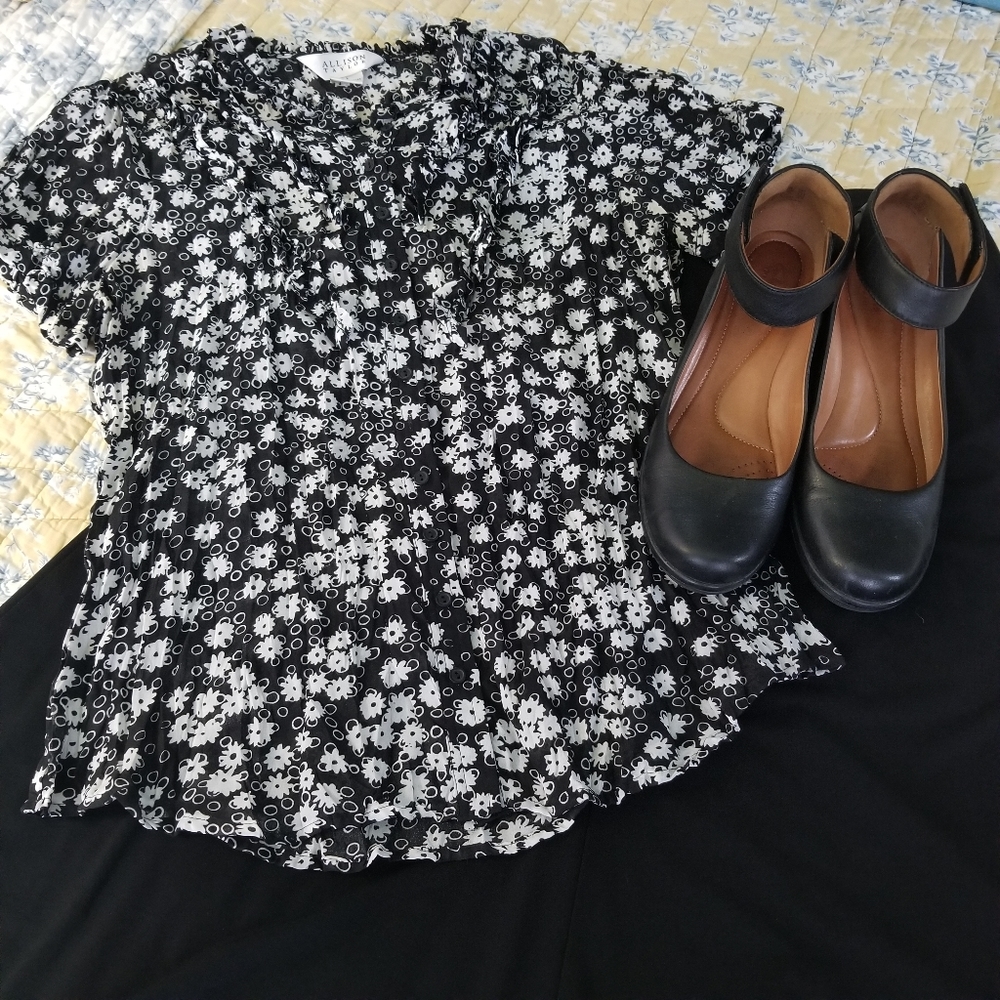 Allison Taylor Blk & Wht Button Down Blouse